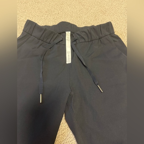 LULULEMON EUC ON THE FLY CROP 23” Size 4 - Picture 2 of 7